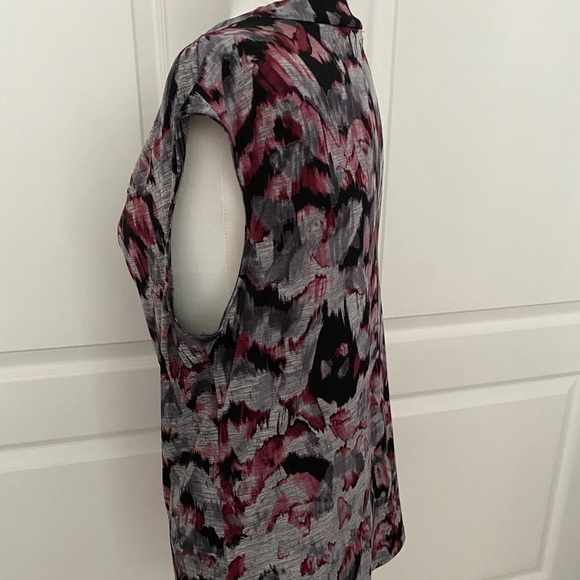 Kasper Gray Black & Burgundy Print Cowl Neck Cap Sleeve Top Size Medium - Picture 5 of 8
